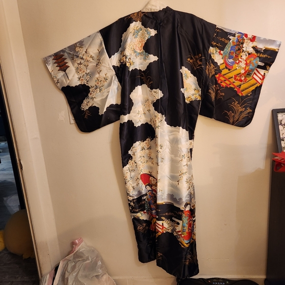 Oriental Floral Kimono Black  Robe - Picture 6 of 14